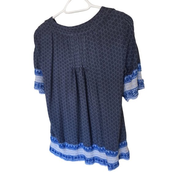 🌸4/$20🌸 Blue medallion print v-neck peasant blouse - Picture 2 of 2
